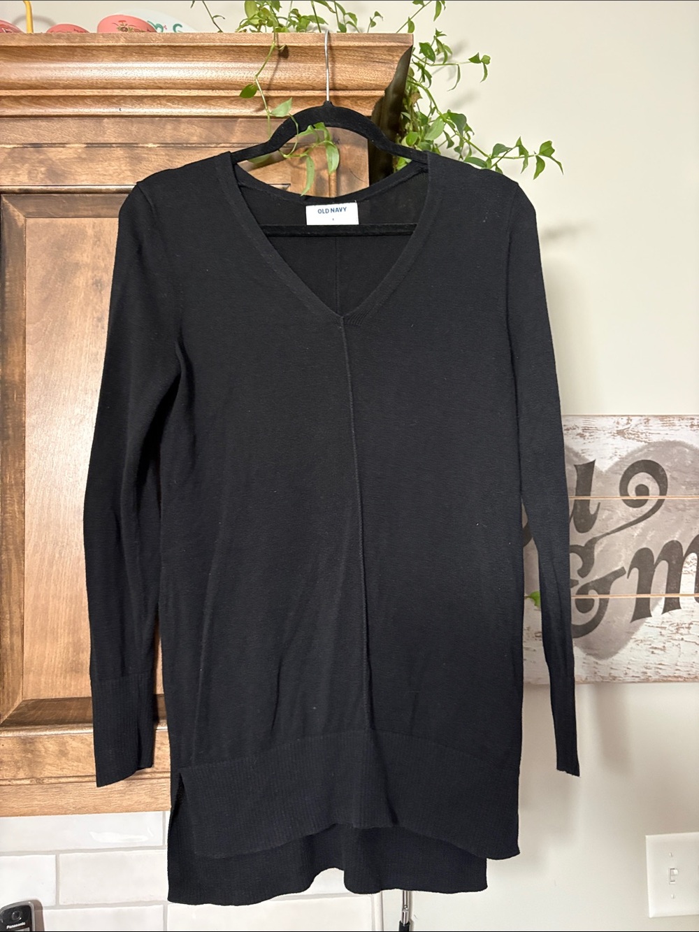 Old Navy Black V-Neck Long Sleeve Knit Tunic